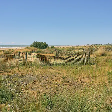 Great Flat Close To The With Garden Апартаменти *