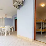 Great Flat Close To The With Garden *
