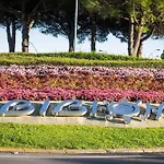 Great Flat Close To The With Garden Apartment