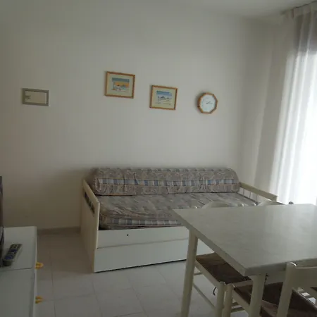Great Flat Close To The With Garden Bibione