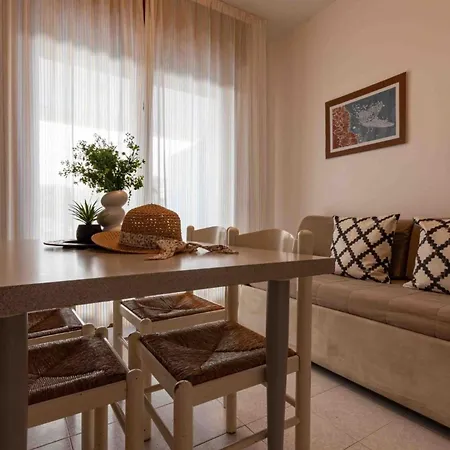 Great Flat Close To The With Garden Lejlighed *