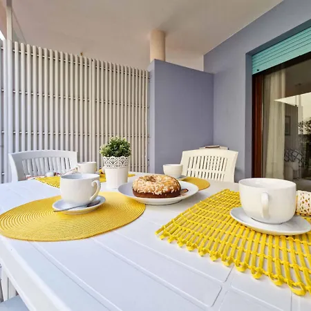 Διαμέρισμα Great Flat Close To The With Parking *
