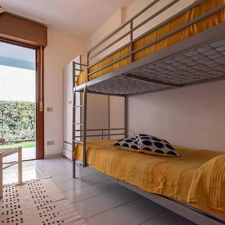 Great Flat Close To The With Parking *
