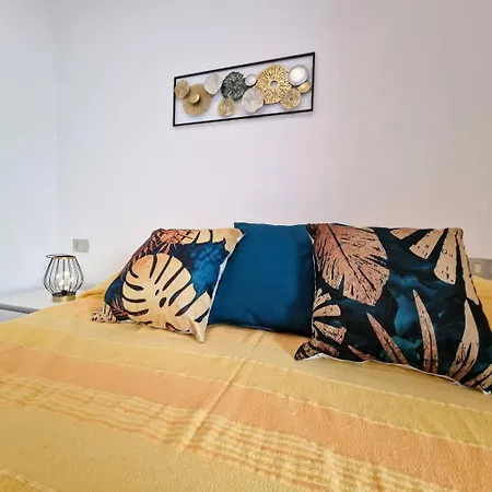 Great Flat Close To The With Parking Διαμέρισμα Μπιμπιόνε