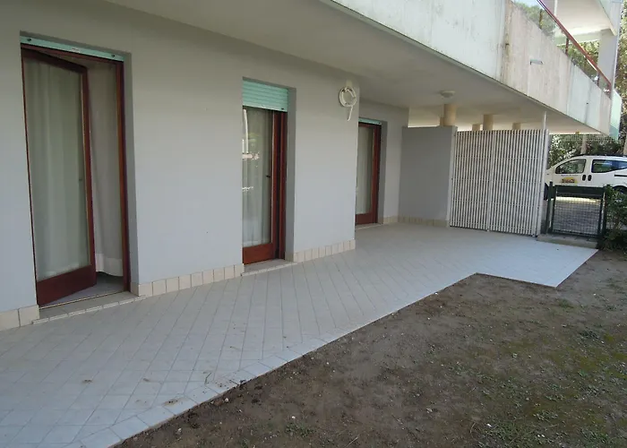 Great Flat Close To The With Garden Lejlighed