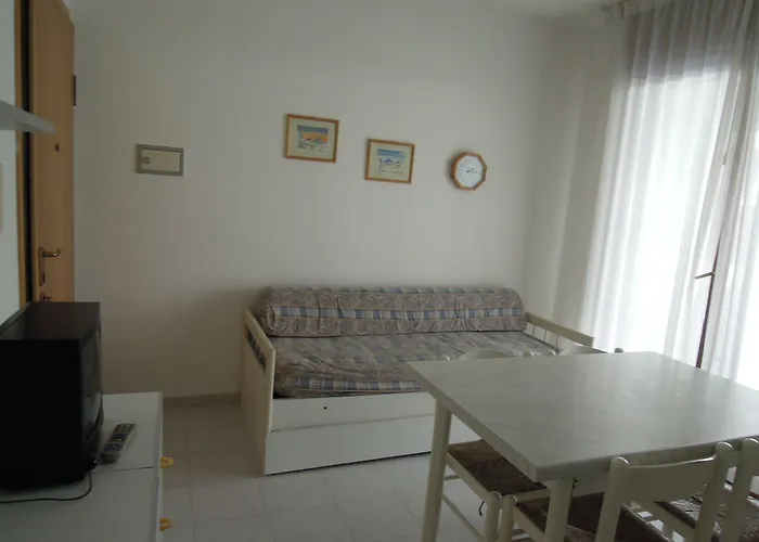 Great Flat Close To The With Garden Bibione