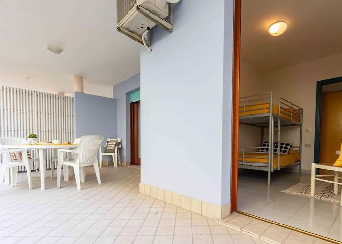 Great Flat Close To The With Garden *