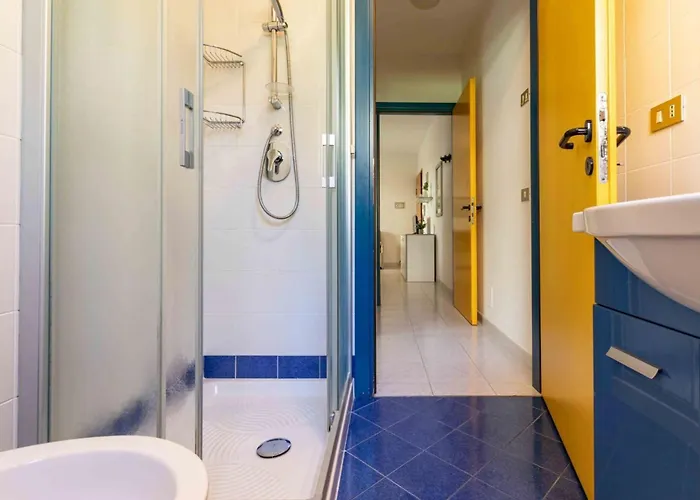 Great Flat Close To The With Garden *